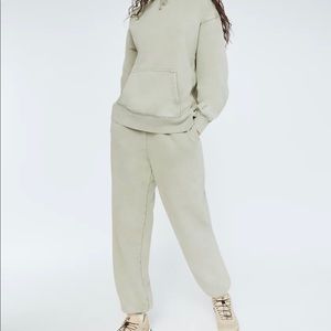 Aritzia TNA green sweatpants